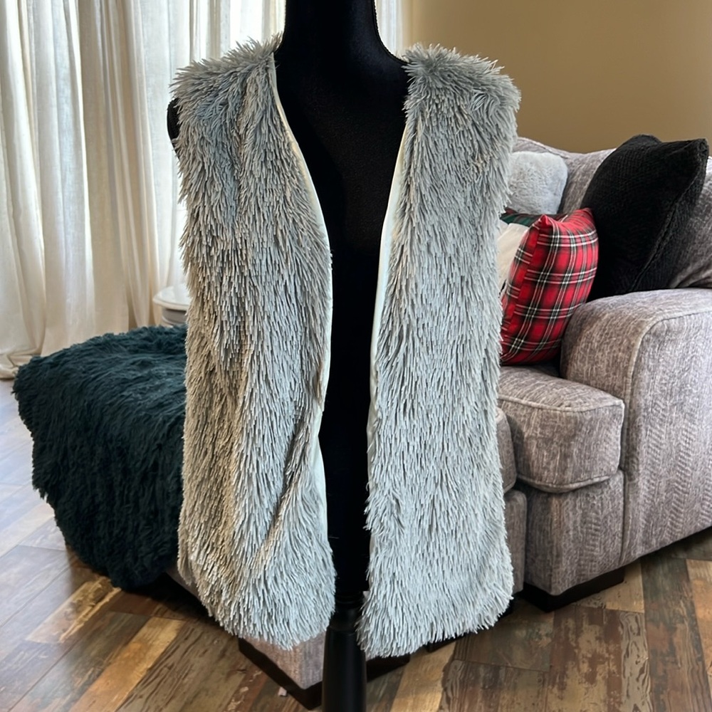 Medium fuzzy vest